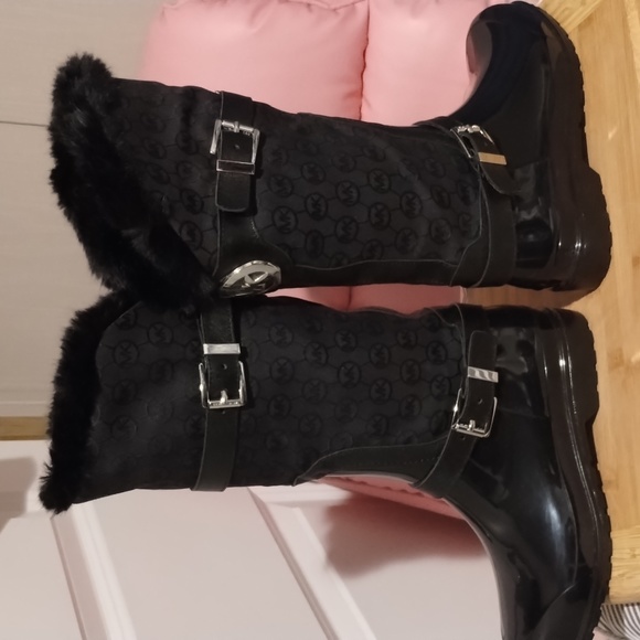 Michael Kors Size 7M NWOT Winter/Rain Boot - Picture 6 of 10